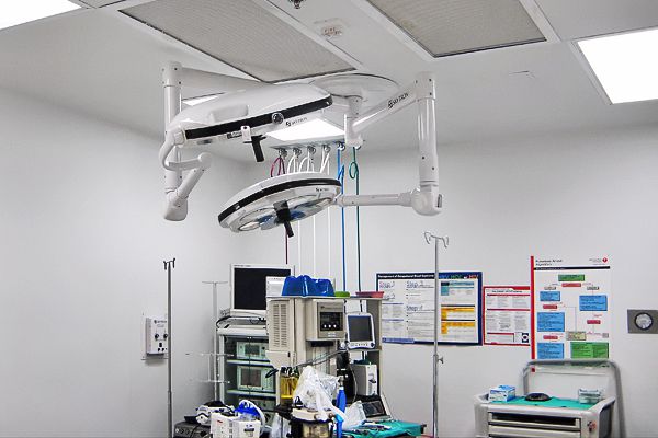 Surgical-Lights-and-HEPA-Filters600x400